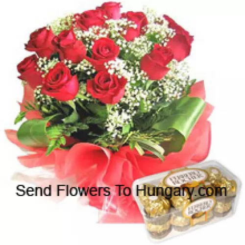 Ramo de 11 rosas rojas con relleno estacional junto con 16 piezas de Ferrero Rochers