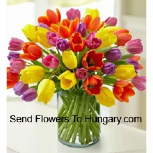 Tulipes colorées mélangées dans un vase en verre - Veuillez noter que en cas de non-disponibilité de certaines fleurs saisonnières, celles-ci seront remplacées par d'autres fleurs de même valeur