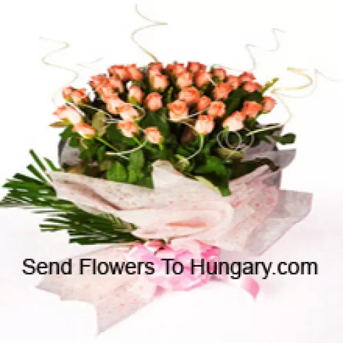 Bouquet de 51 roses orange avec des garnitures saisonnières