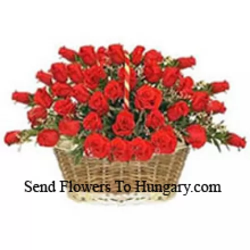 Un magnifique panier de 51 roses rouges