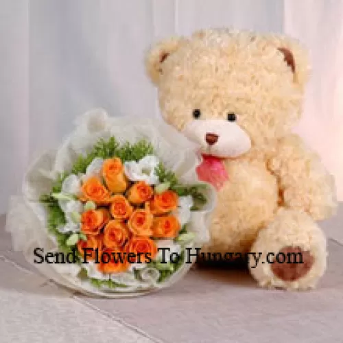 Ramo de 11 rosas naranjas y un lindo oso de peluche de tamaño mediano