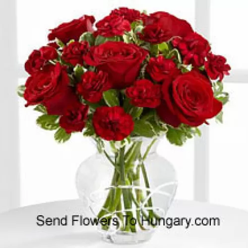 9 Roses Rouges Et 8 Oeillets Rouges Dans Un Vase en Verre